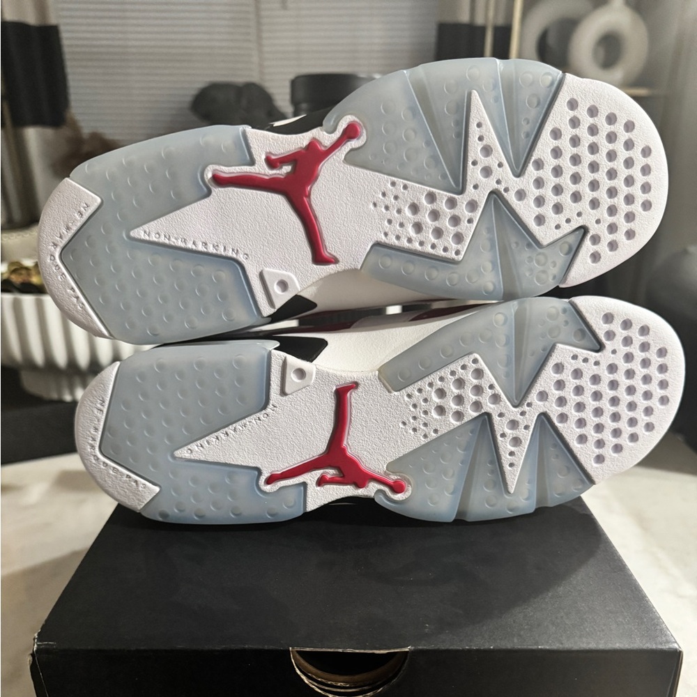Air Jordan 6 Retro Carmines - Picture 3 of 10